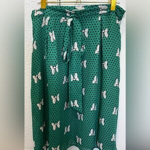 Elegant Green A-Line Skirt with Bow Pattern